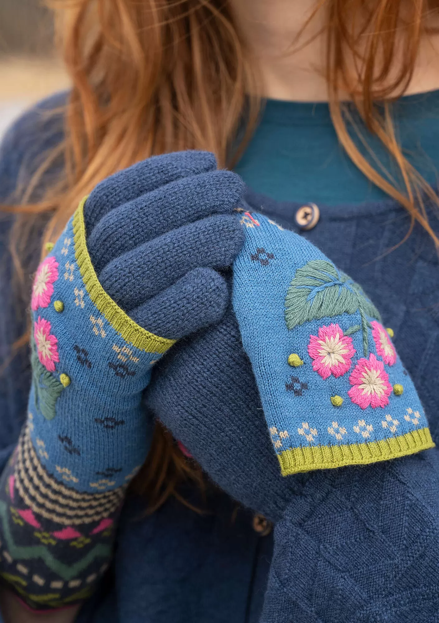 Accessoires^Gudrun Sjödén Handstulpen „Borealis“ aus Bio- und Recycling-Baumwolle/Wolle Zartindigo