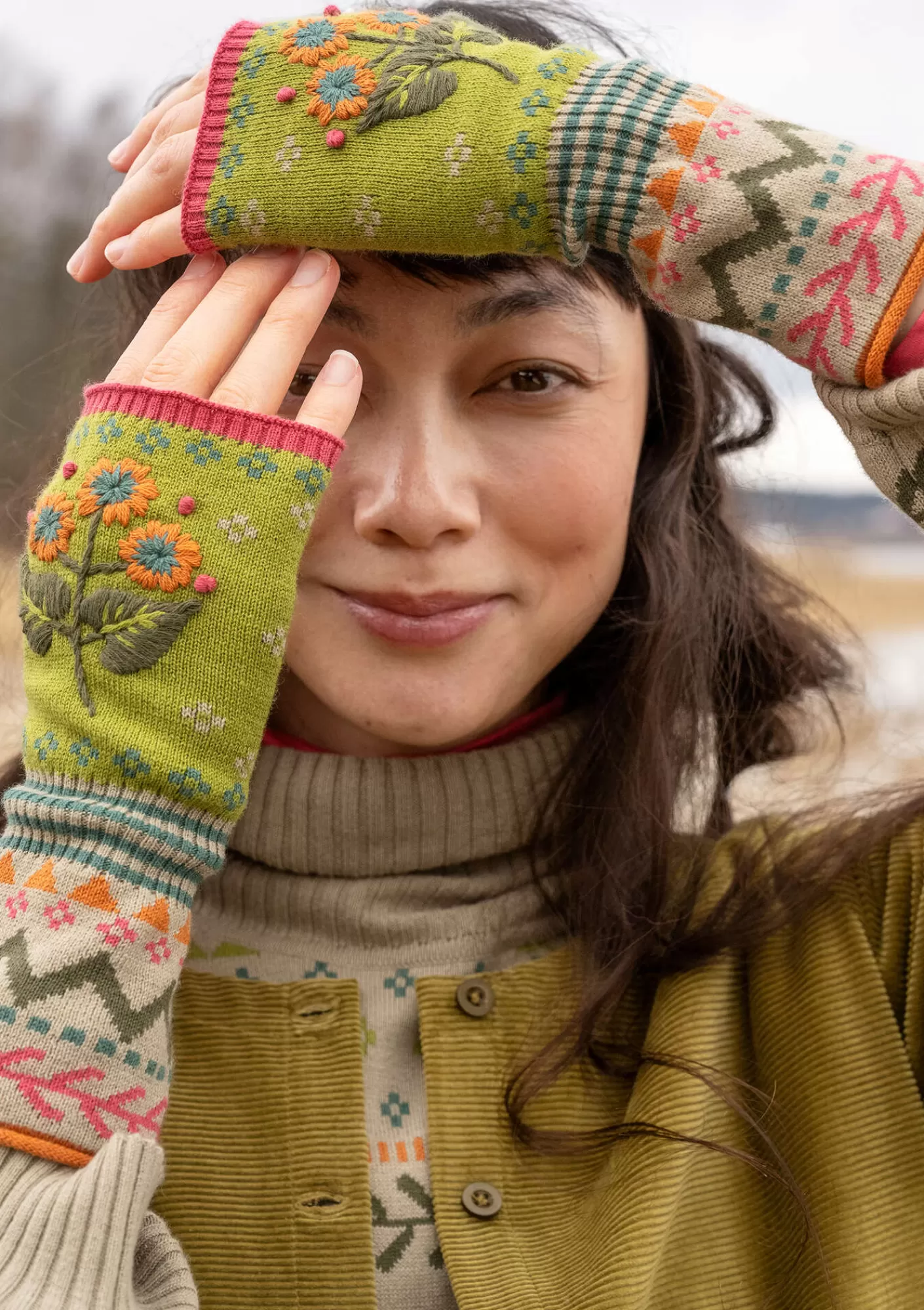 Accessoires^Gudrun Sjödén Handstulpen „Borealis“ aus Bio- und Recycling-Baumwolle/Wolle Avocado