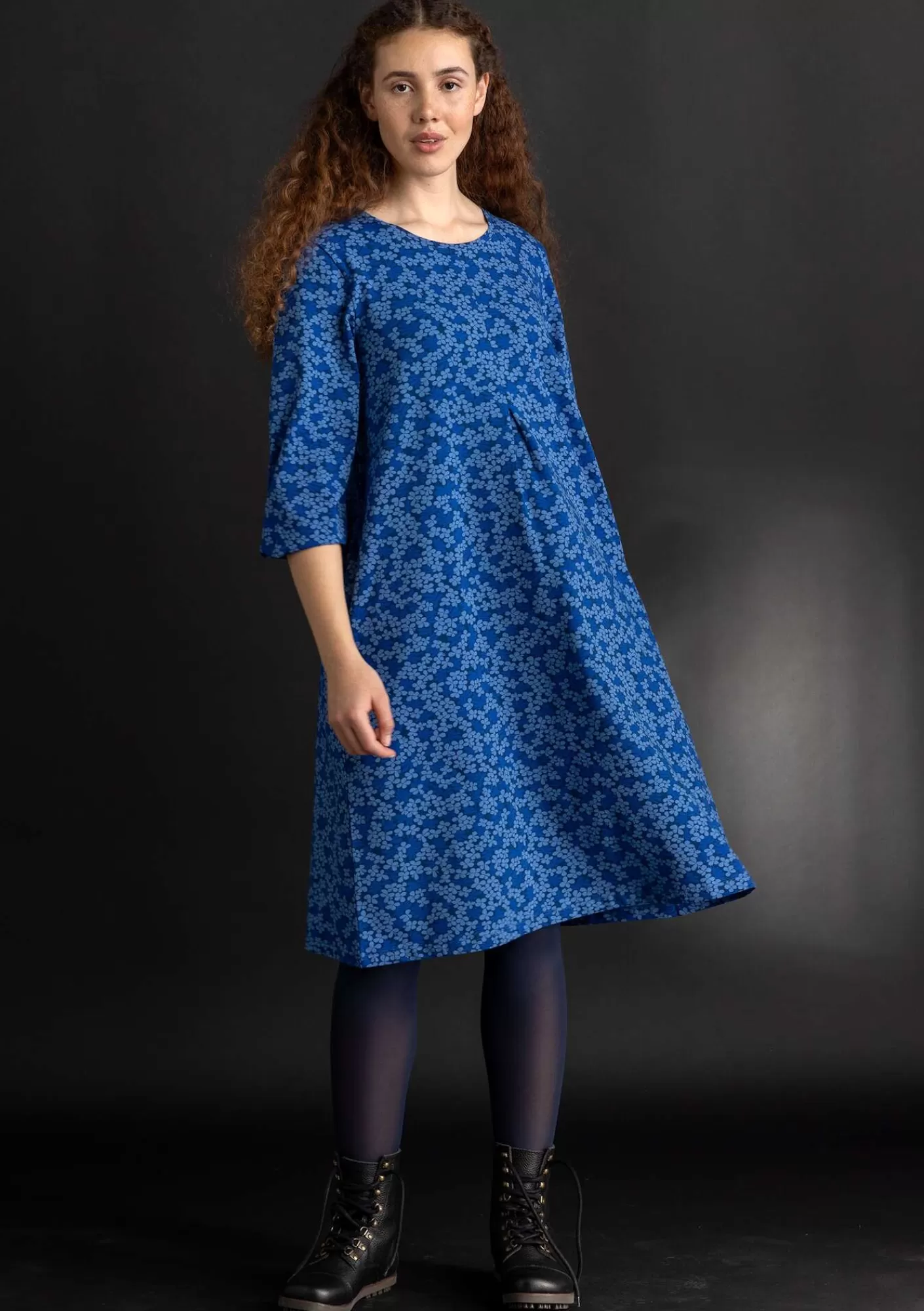 Kleider^Gudrun Sjödén Jerseykleid „Ylva“ aus Bio-Baumwolle/Elasthan Leinenblau-gemustert